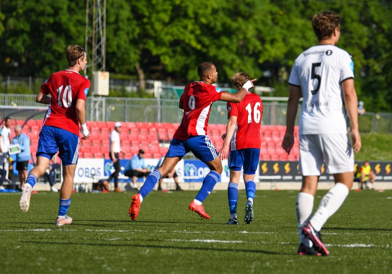 Omsider satt scoringen for Johnny Buduson, etter timen spilt. Foto: Anders Vindegg