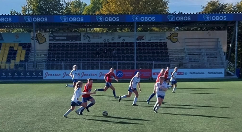 Kontringer var dagens oppskrift fra Skeid. Her er Dina Ødegaard Aas på vei framover med fra venstre Sunniva Bunde, Stine Rød og Leah van der Weel.