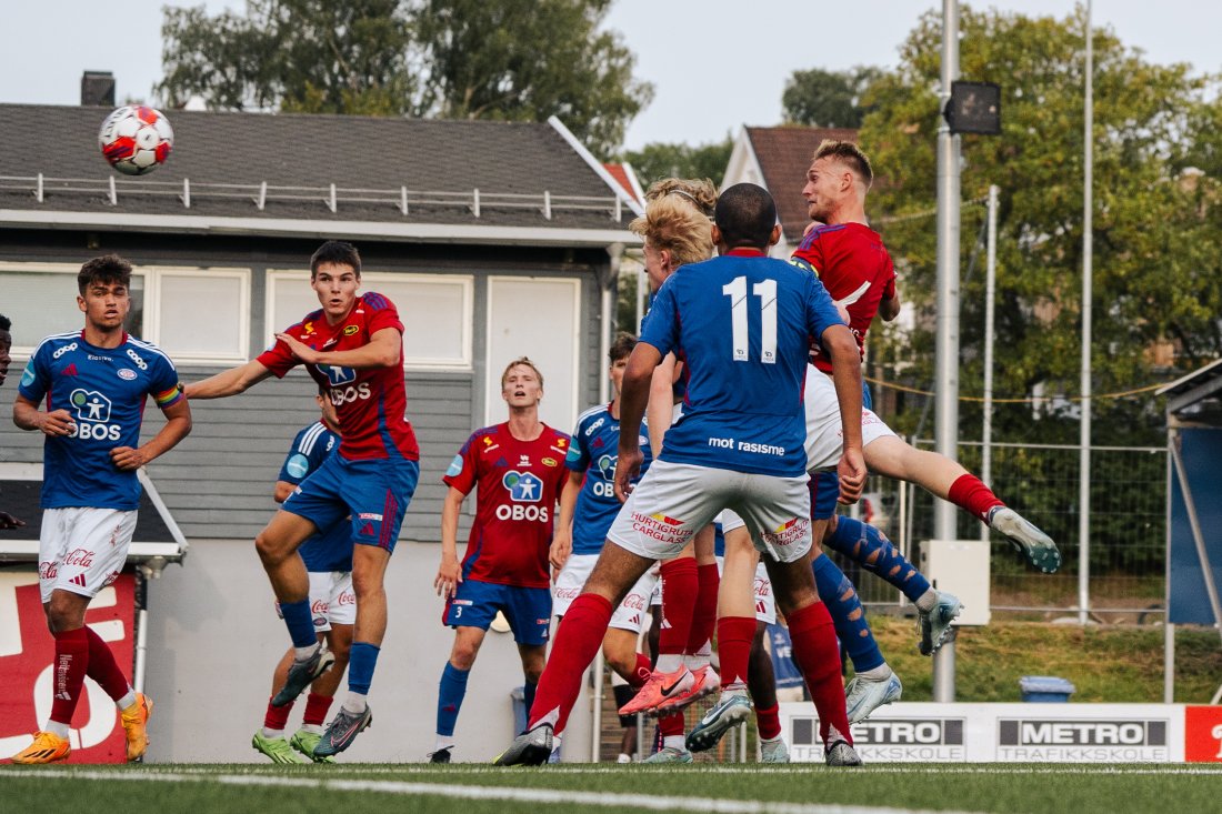 Per-Magnus Steiring serveres av Mikkel Wennberg Lindbäck og styrer inn 3-1.