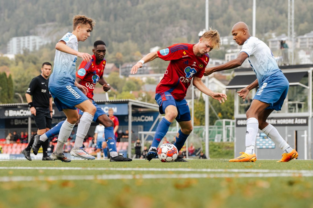 Filip Stenslands forsøk ble stoppet av keeper.