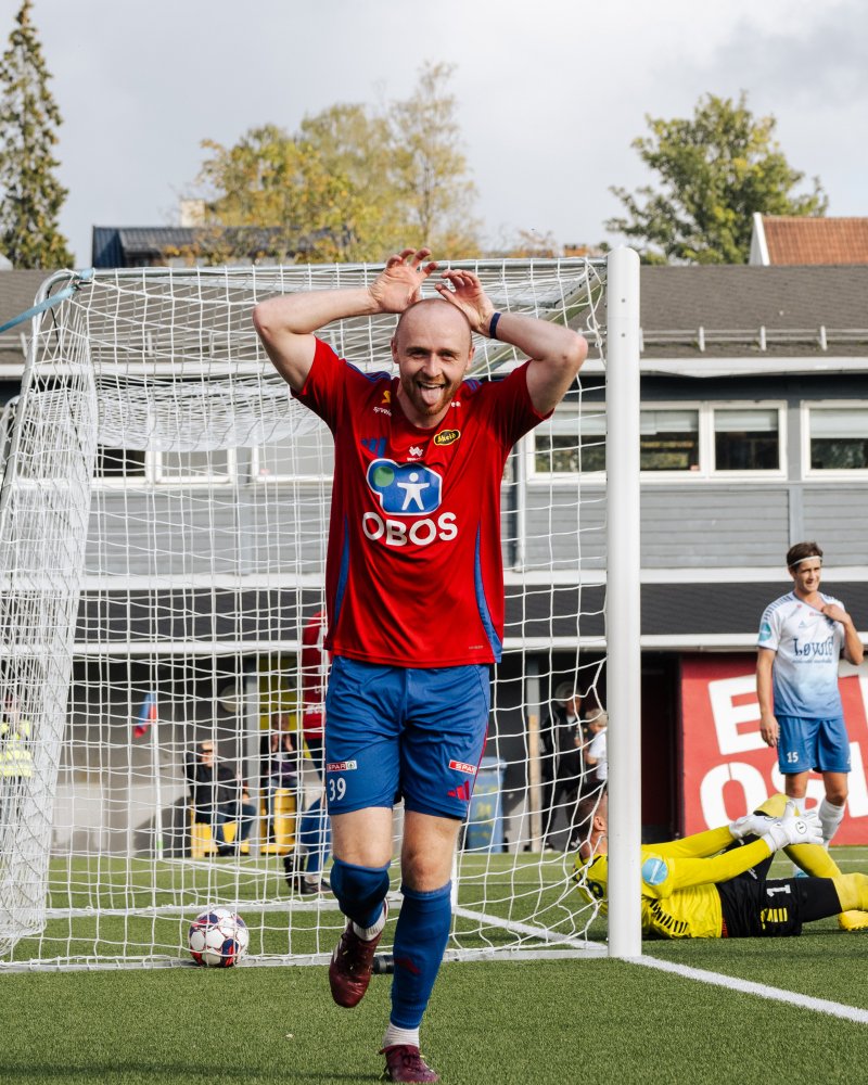 Bendik Rise med sin signaturfeiring.